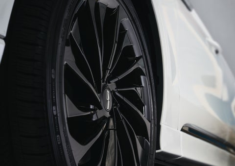 The wheel of the available Jet Appearance package is shown | Bondy's Lincoln in Dothan AL