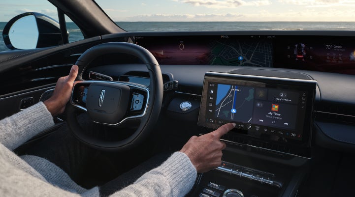 The driver of a 2024 Lincoln Nautilus® SUV interacts with the new Lincoln Digital Experience. | Bondy's Lincoln in Dothan AL