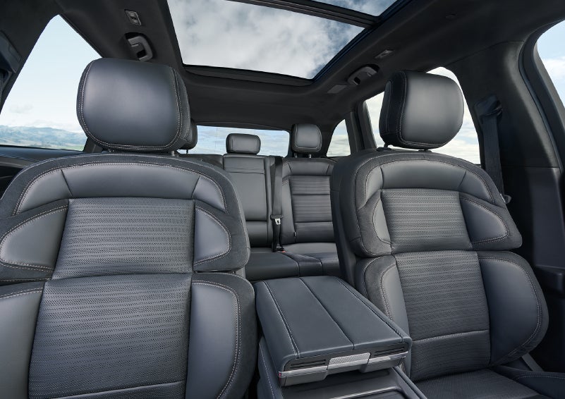 The spacious second row and available panoramic Vista Roof® is shown. | Bondy's Lincoln in Dothan AL