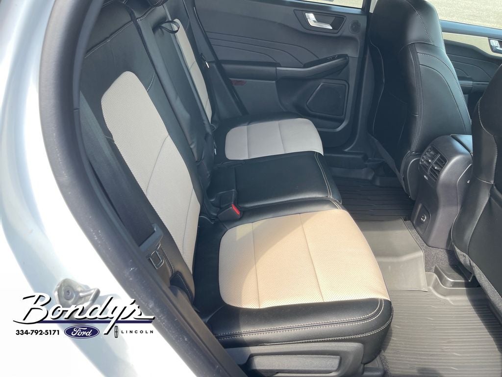 2022 Ford Escape Titanium