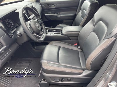 2024 Nissan Pathfinder SL