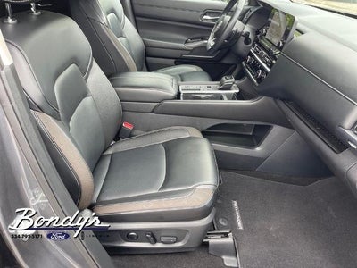 2024 Nissan Pathfinder SL