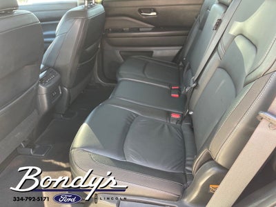 2023 Nissan Pathfinder SL