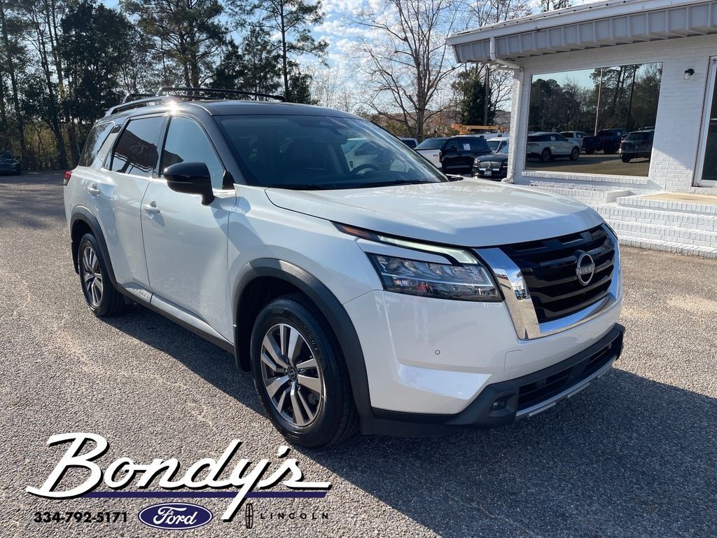 2023 Nissan Pathfinder SL