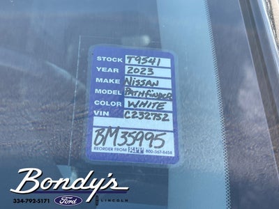 2023 Nissan Pathfinder SL