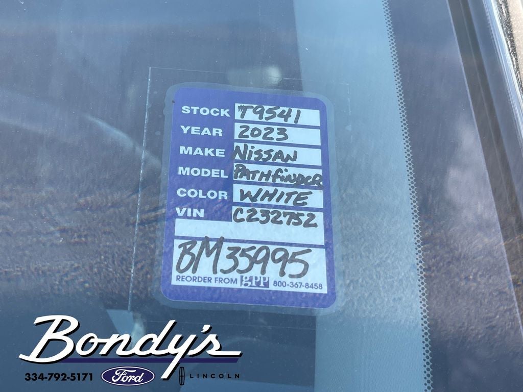 2023 Nissan Pathfinder SL