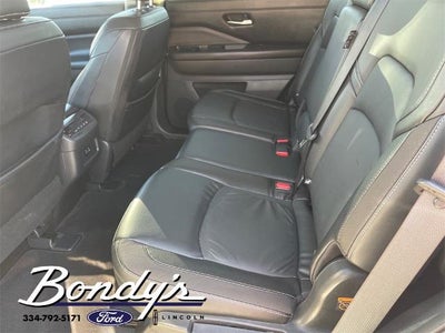 2023 Nissan Pathfinder SL