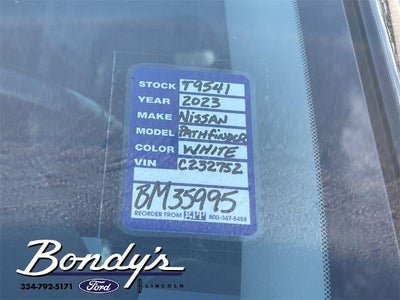 2023 Nissan Pathfinder SL