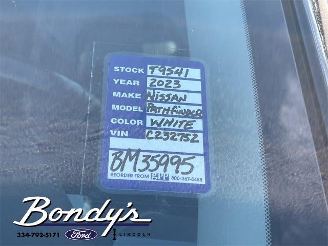 2023 Nissan Pathfinder SL