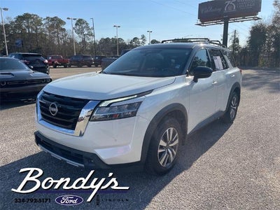 2023 Nissan Pathfinder SL