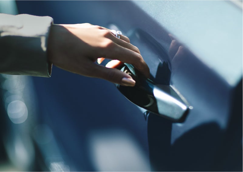 A hand gracefully grips the Light Touch Handle of a 2023 Lincoln Aviator® SUV to demonstrate its ease of use | Bondy's Lincoln in Dothan AL