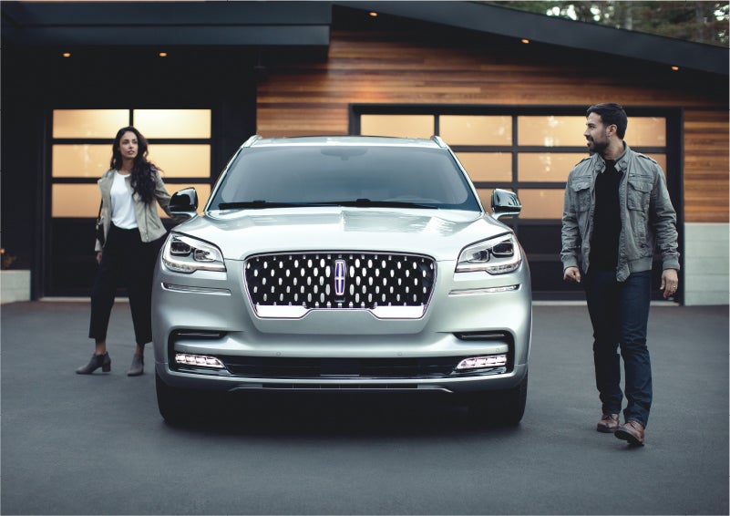 The sparkling grille of the 2023 Lincoln Aviator® Grand Touring model | Bondy's Lincoln in Dothan AL