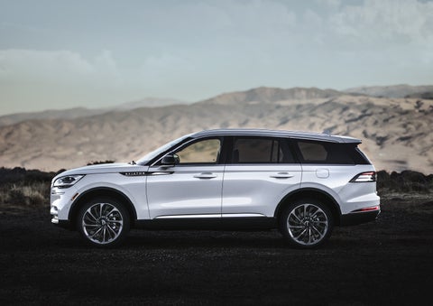 A Lincoln Aviator® SUV is parked on a scenic mountain overlook | Bondy's Lincoln in Dothan AL