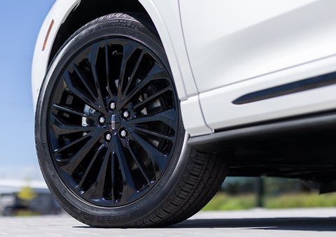 The stylish blacked-out 20-inch wheels from the available Jet Appearance Package are shown. | Bondy's Lincoln in Dothan AL