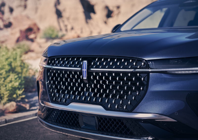 The stylish grille of a 2024 Lincoln Nautilus® SUV sparkles in the sunlight. | Bondy's Lincoln in Dothan AL