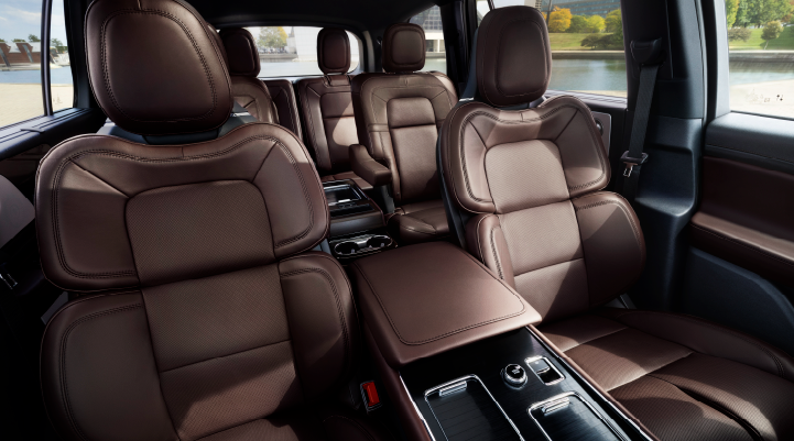 The cabin of the 2025 Lincoln Aviator® SUV is shown with black and brown accents. | Bondy's Lincoln in Dothan AL