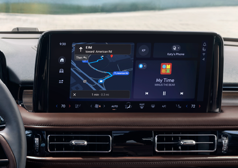 The 13.2-inch LCD touchscreen is showcased. | Bondy's Lincoln in Dothan AL
