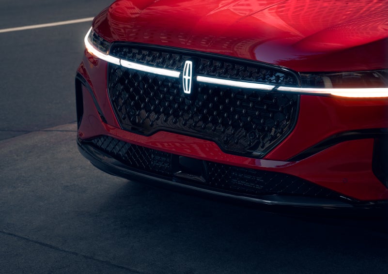 The available front LED light bar and center Lincoln Star logo glow at dusk. | Bondy's Lincoln in Dothan AL