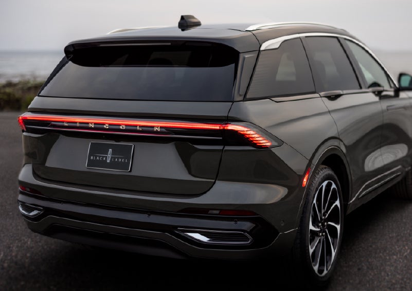 The rear of a 2025 Lincoln Black Label Nautilus® SUV displays full LED rear lighting. | Bondy's Lincoln in Dothan AL
