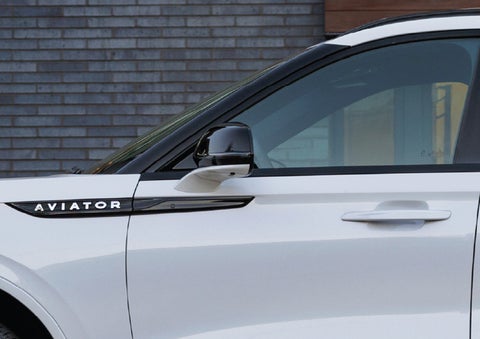 The driver’s side door and fender badging of a white 2026 Lincoln Aviator® SUV are showcased. | Bondy's Lincoln in Dothan AL