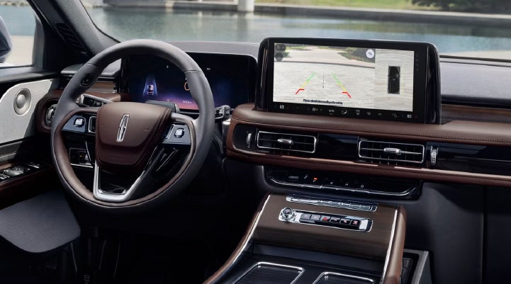The backup camera of the 2027 Lincoln Aviator® SUV is displayed on screen. | Bondy's Lincoln in Dothan AL
