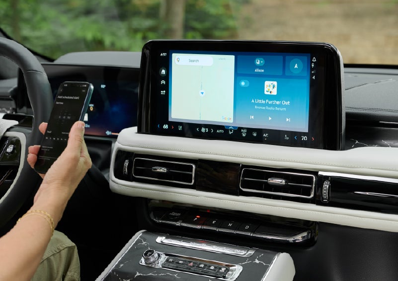A person pairs thier phone with the center touchscreen of a 2027 Lincoln Aviator® Black Label™ SUV | Bondy's Lincoln in Dothan AL